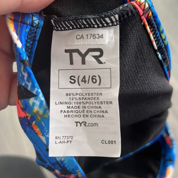 🏴 TYR bathing suit top size small - Picture 7 of 8